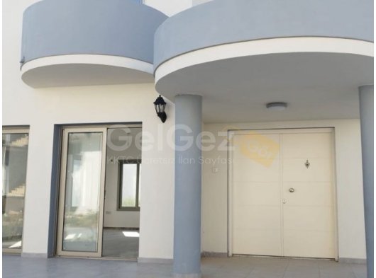 Salamis hotel karşısı dubleks villa 190 bin siterlin