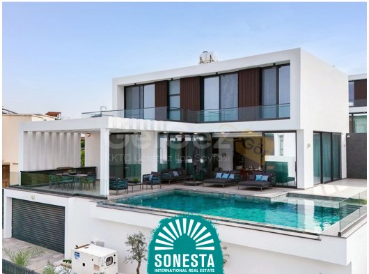 Esentepe'de huzurlu bir yaşam ve dinlenme için prestijli bir bölgede deniz ve gün batımı manzaralı 4+1 villa