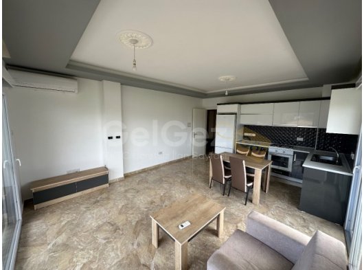 MAĞUSA MERKEZDE AİLE YAŞANTISINA UYGUN SATILIK 3 YATAK ODALI EŞYALI DAİRE