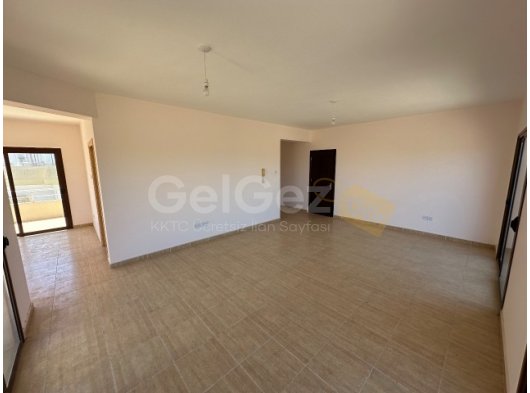 MAĞUSA GÜLSEREN BÖLGESİ SATILIK 3+2 KULLANILMAMIŞ 270m2! DENİZ MANZARALI PENTHOUSE DAİRE
