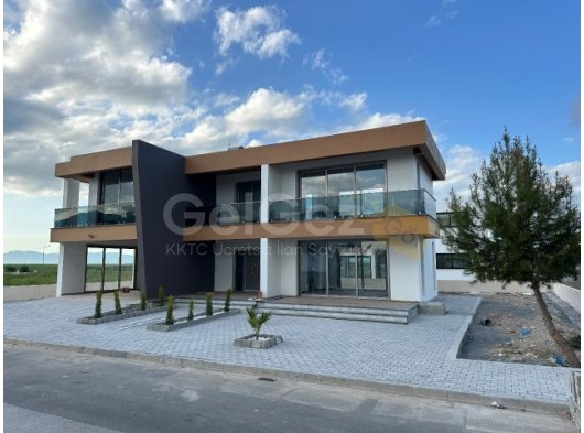 MAĞUSA MUTLUYAKA BÖLGESİ SATILIK 3 YATAK ODALI YENİ MÜSTAKİL VİLLA