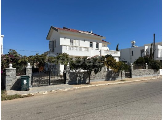 YENİBOĞAZİÇİ BÖLGESİ SATLIK 4+2 MASRAFSIZ GENİŞ BAHCELİ MÜSTAKİL EV