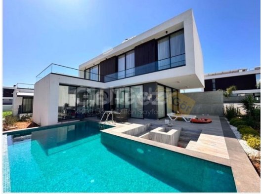 YENİBOĞAZİÇİ BÖLGESİ NORTHERNLAND EMERALD SİTESİ SATILIK 3 YATAK ODALI HAVUZLU MÜSTAKİL VİLLA