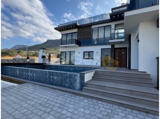 Zeytinlik’te Lüks Villa – Tarz, Konfor ve Huzurun Mükemmel Uyumu