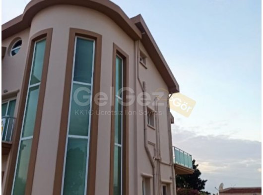 GLABSİDES’DE EŞYALI SATILIK 4+2 GENİŞ BAHÇELİ 650 m2 ALAN İÇERİSİNDE VİLLA