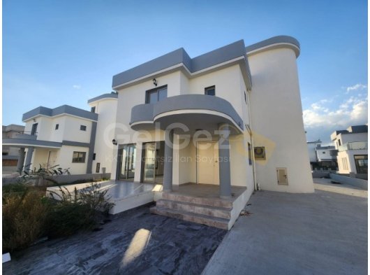 Salamis Otel'e yakın 3+1 villa