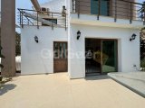 GİRNE ÇATALKÖYDE FIRSAT DENİZE YÜRÜME MESAFESİNDE SATILIK MÜSTAKİL YENİLENMİŞ FULL EŞYALI 3+1 VİLLA
