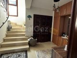 Girne Edremit'te Acil Satılık Villa 3+1 Havuzlu Kapalı Otoparklı