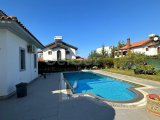 Girne Edremit'te Acil Satılık Villa 3+1 Havuzlu Kapalı Otoparklı