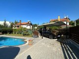 Girne Edremit'te Acil Satılık Villa 3+1 Havuzlu Kapalı Otoparklı