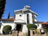Girne Edremit'te Acil Satılık Villa 3+1 Havuzlu Kapalı Otoparklı
