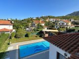 Girne Edremit'te Acil Satılık Villa 3+1 Havuzlu Kapalı Otoparklı
