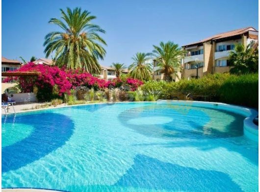 GİRNE MERKEZ’DE HAVUZLU SPOR SALONLU SİTEDE SATILIK 3+1 ve 1+1 YATIRIM FIRSATI KİRA GETİRİSİ 1450£