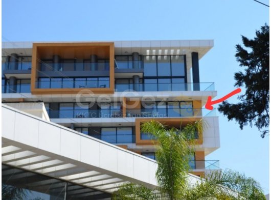 Girne Merkez'de FIRSAT TÜRK KOÇAN Satılık Muhteşem Deniz ve Dağ Manzaralı 3+1 Rezidans Penthouse Daire