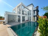 Girne Ozanköyde Türk Koçan 10 Odalı Muhteşem Satılık Villa