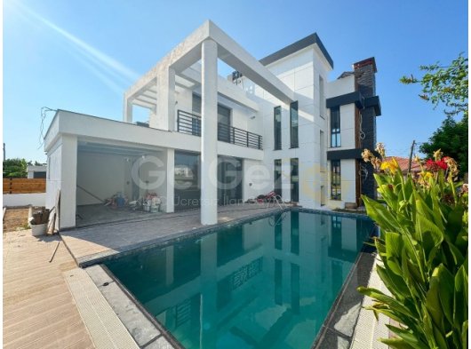 Girne Ozanköyde Türk Koçan 10 Odalı Muhteşem Satılık Villa
