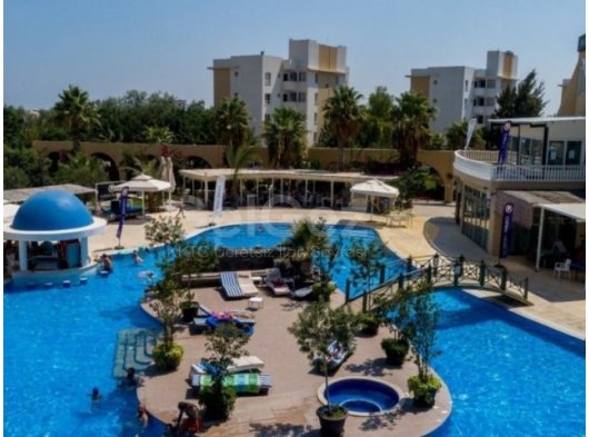 KİRALIK CAESAR RESORT 3+1, ALEXIUS apartmanı, 3 yatak odası. 3 banyo. Tam mobilyalı. Deniz manzaralı. Mevcut.