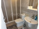 KİRALIK CAESAR RESORT 3+1, ALEXIUS apartmanı, 3 yatak odası. 3 banyo. Tam mobilyalı. Deniz manzaralı. Mevcut.