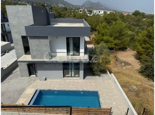 Girne Merkeze Yakın Full Eşyalı 4+1 Havuzlu Sıfır Villa