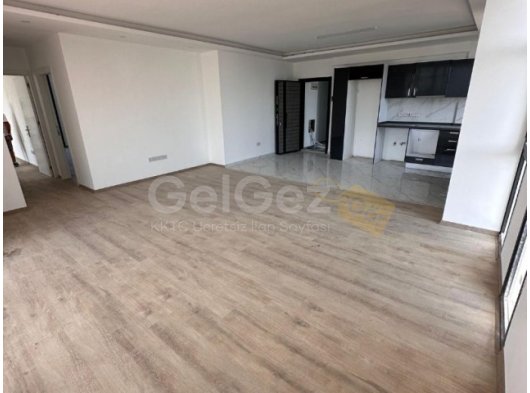 Girne Merkez Ana Cadde Üzeri Geniş Eşyasız Kiralık Daire