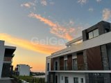 Girne'de Deniz Manzaralı Muhteşem Havuzlu sitede Full Yeni Eşyalı Sıfır 1+1