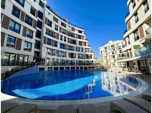 Girne Merkez'de Full Eşyalı Havuzlu Site İçinde 3+1 Luks Rezidans Fiyata Aidat dahildir