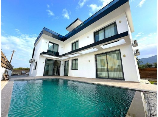 Girne Ozanköyde Sıfır 4+1 , 5 Banyolu Havuzlu Full Eşyalı Geniş Teraslı Satılık Villa