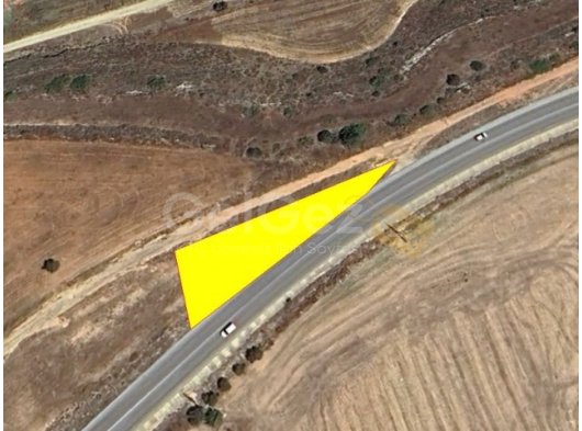 BOĞAZİÇİ BÖLGESİNDE ANAYOL ÜSTÜ TARLA