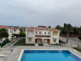 SAFAKÖY HILLTOP SİTESİNDE 3+1 VİLLA FULL EŞYALI DENİZ VE HAVUZ MANZARALI İSKELE BOĞAZ BÖLGESİ