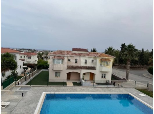 SAFAKÖY HILLTOP SİTESİNDE 3+1 VİLLA FULL EŞYALI DENİZ VE HAVUZ MANZARALI İSKELE BOĞAZ BÖLGESİ