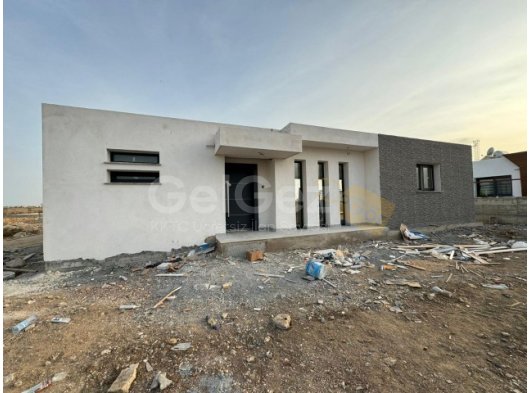 GAZİMAĞUSA MUTLUYAKA BÖLGESİNDE SATILIK 3+1 MÜSTAKİL EV