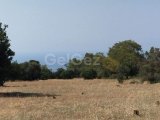 Karaağaç/GİRNE'de Deniz ve Dağ manzaralı, imara açık, eşdeğer koçan, yan yana yolu olan 2 parsel arazi satılıktır. 05428800222