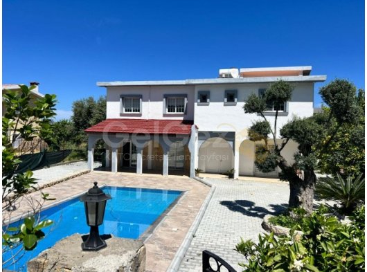 LAPTA/GİRNE’DE SATILIK HAVUZLU VİLLA