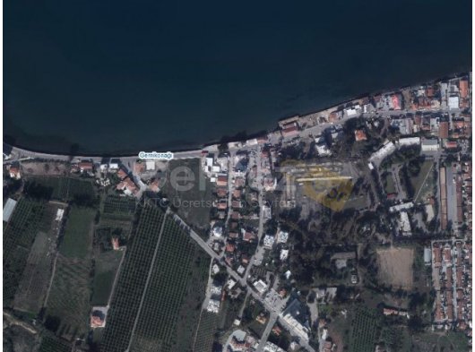 GEMİKONAĞI'NDA DENİZ KENARI DÜKKANLAR VE ARAZİSİ SATILIKTIR. 05488800322