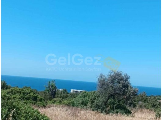 Tatlısu/Mağusa'da 4 dönüm 3 evlek (6355.50 m2) çok güzel deniz manzaralı, yolu olan arazi satılıktır. Facebook: Seyland Real Estate, 05428800222