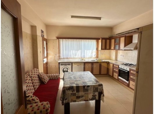 Magusa Merkezde Uzun Dönem DAÜ'ye Yürüme Mesafesinde 2+1 Eşyalı Kiralık Daire