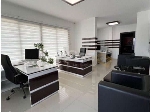 Girne Merkezde Mr: Paundun Arkasında Muhteşem Bir Ofis 1+1 95 m² 45 m² Teraslı Full Lüks Mobilyalı SATILIK Ofis