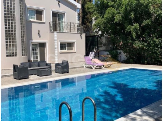 İskele Boğazda Mustakil Havuzlu Müştemilatlı 4+1 Lüks Satılık Villa