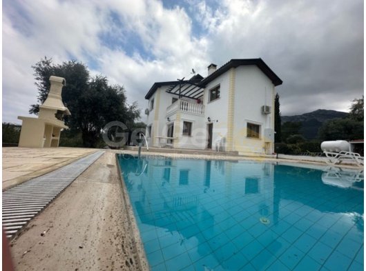 OZANKÖYDE 1220M2 ARSA ALANINA SAHİP DENİZ MANZARALI ÖZEL BİR YAŞAM ALANI 3+1 SATILIK VİLLA( TAKASA AÇIK, İÇİNE EV ARABA ALINIR)