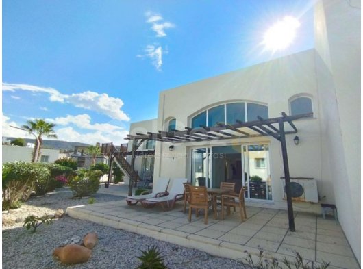 Bahçeli'de DENİZE SIFIR Satılık Yarı Müstakil Villa