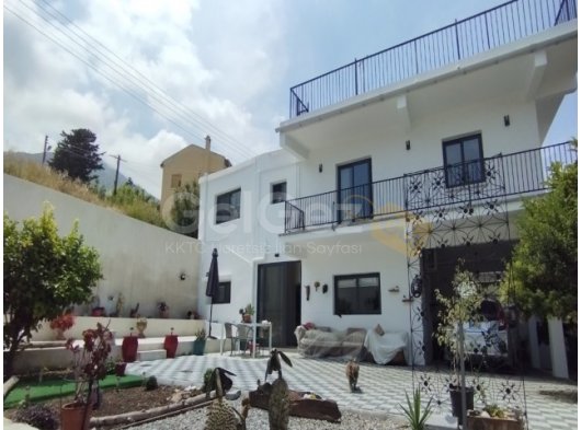 Özanköy'de Satılık 3 Yatak Odalı Geleneksel Villa