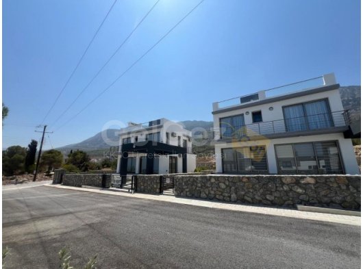 LAPTA/GİRNE'DE MUHTEŞEM KONUM VE MANZARAYA SAHİP KİRALIK VİLLA