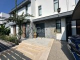 GİRNE ALSANCAK BÖLGESİNİN EN NEZİH KONUMUNDA BULUNAN ULTRA LÜX HERŞEYİ İLE DÜŞÜNÜLMÜŞ 6+2 SATILIK VİLLA