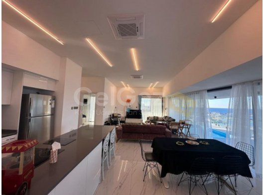 GİRNE MERKEZ’DE KİRALIK LÜKS öZEL KAT HAVUZLU 3+1