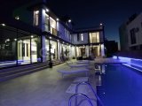 GİRNE ALSANCAK BÖLGESİNİN EN NEZİH KONUMUNDA BULUNAN ULTRA LÜX HERŞEYİ İLE DÜŞÜNÜLMÜŞ 6+2 SATILIK VİLLA