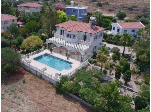 Çatalköy'de Satılık 4 Yatak Odalı Villa