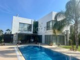 Kıbrıs Girne Amerikan Üniversitesi Çevre Yolu Üzerinde 915 M2 Arsa İçerisinde 4+1 Satılık Havuzlu Villa