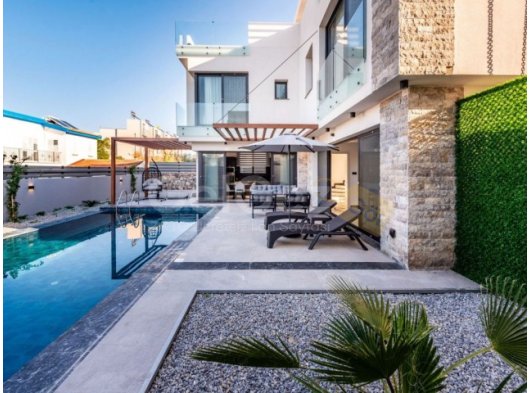 Girne Karaoğlanoğlunda Ultra Lüks Eşyalı Kiralık 4+1 Müstakil Havuzlu Villa