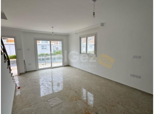 Elite pojesinde 3 aylık odemeli, esyasız iki yatak odali villa