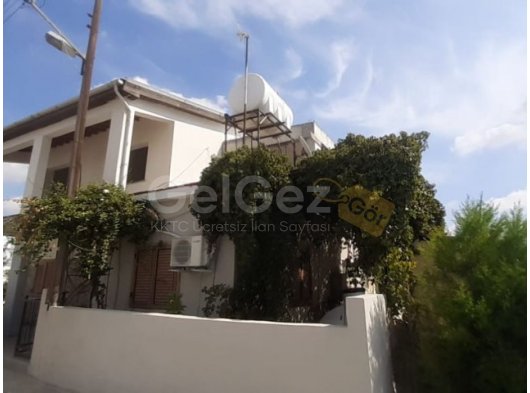 Gazimağusa Vadili köyünde Geniş alan içerisinde iki katlı satılık ev